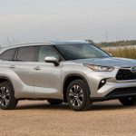 a10f3f36-1c31-49a0-8831-584858b82ea8-2020_Toyota_Highlander_XLE_FWD_Silver-Metallic_004-1500×900