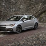 2020_Corolla_SE_ClassicSilverMetallic_003_67B990E67D5780FF6F6E587E59A7E57AD3E9377F-600×362