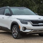 kia-seltos-2021-42-angle–exterior–front–outdoors–white