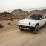 [크기변환]2018_11_Jeff-Johnson-Rivian.com_R1S_ProductPage_Capability_Performance-JJ-1746-00509-1760×1100-1