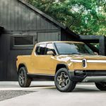 [크기변환]2020_08_Rivian-R1T-Yellow-Front-June2020-AndiHedrick-scaled