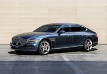 너무 조용해서, 시동을 켠 건가 착각까지 드는 자동차