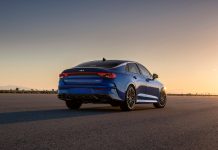 스포츠카 부럽지 않은 트림! 290마력 심장 지닌 기아 K5 GT