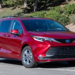 2021-Toyota-Sienna-front-right-3qtr