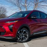 chevrolet-bolt-euv-2022-04-angle-exterior-front-red