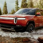2022-Rivian-R1T-orange-front-splash1