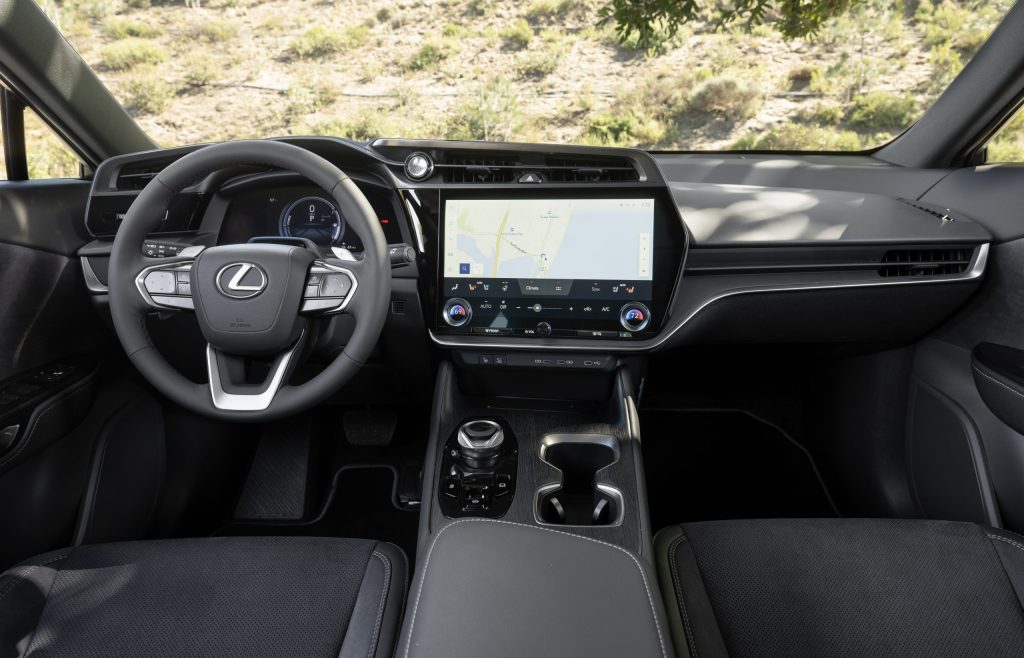 렉서스는 판매 중인 RZ를 기반으로 3열 SUV 등을 선보일 예정이다. Photo=Lexus