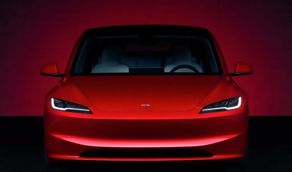 새롭게 바뀐 헤드램프 디자인이 눈길을 끈다. Photo=tesla