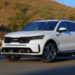2022-Kia-Sorento-Plug-In-Hybrid-front-three-quarter-low
