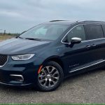 2023-chrysler-pacifica-phev-pinnacle-front-lft-3qtr