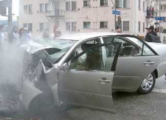 가주에서 영업하는 차보험사 중 켐퍼와 파머스가 소비자들로부터 가장 낮은 평가를 받았다. 사진은 LA한인타운 7가와 웨스트모어랜드 인근서 발생한 교통사고 현장. 박낙희 기자
