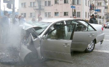 가주에서 영업하는 차보험사 중 켐퍼와 파머스가 소비자들로부터 가장 낮은 평가를 받았다. 사진은 LA한인타운 7가와 웨스트모어랜드 인근서 발생한 교통사고 현장. 박낙희 기자